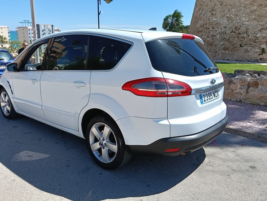 Ford S-Max nuoma Torreviejoje: kaina ir sąlygos