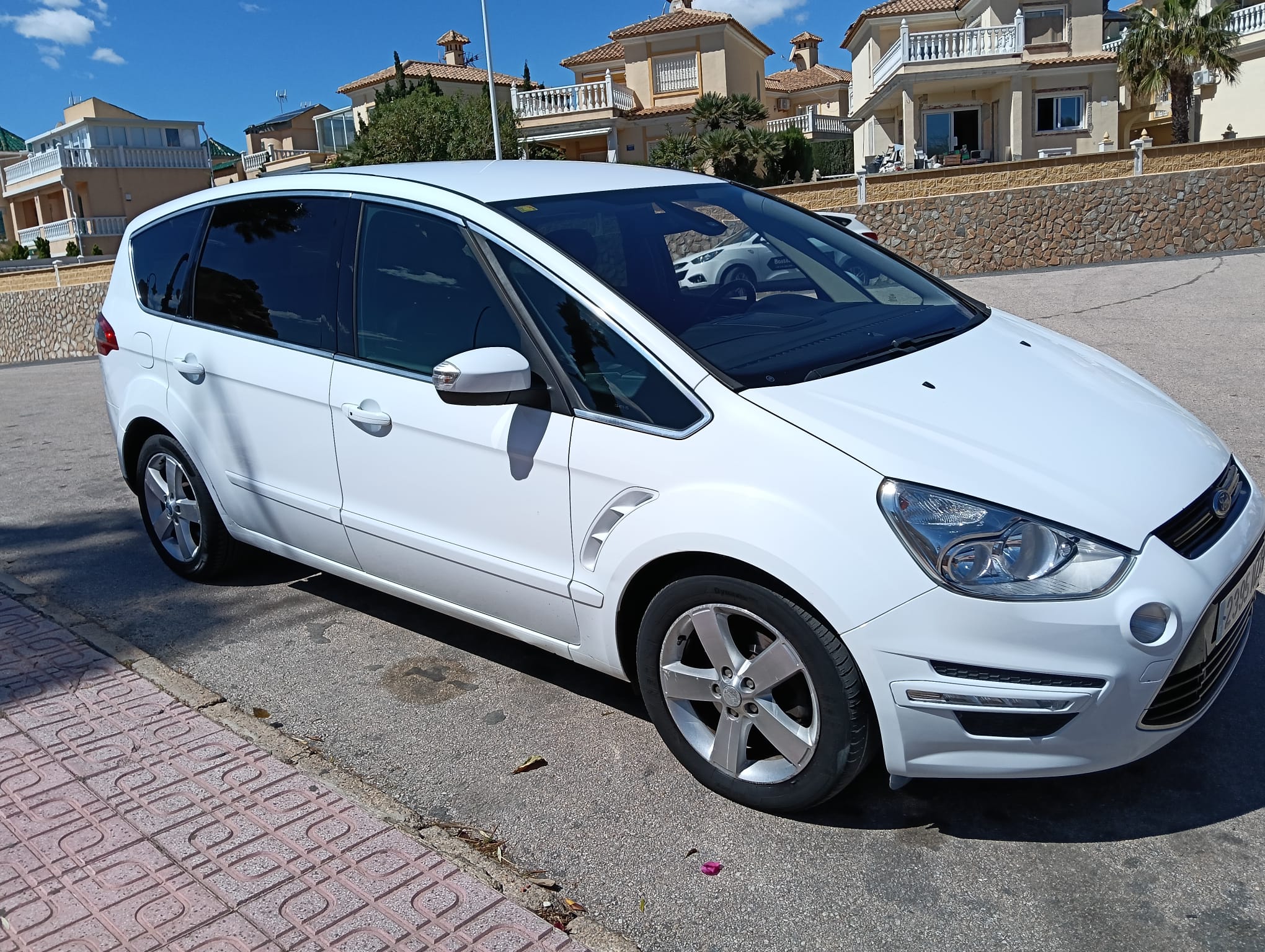 Ford S-Max nuoma Torreviejoje: kaina ir sąlygos
