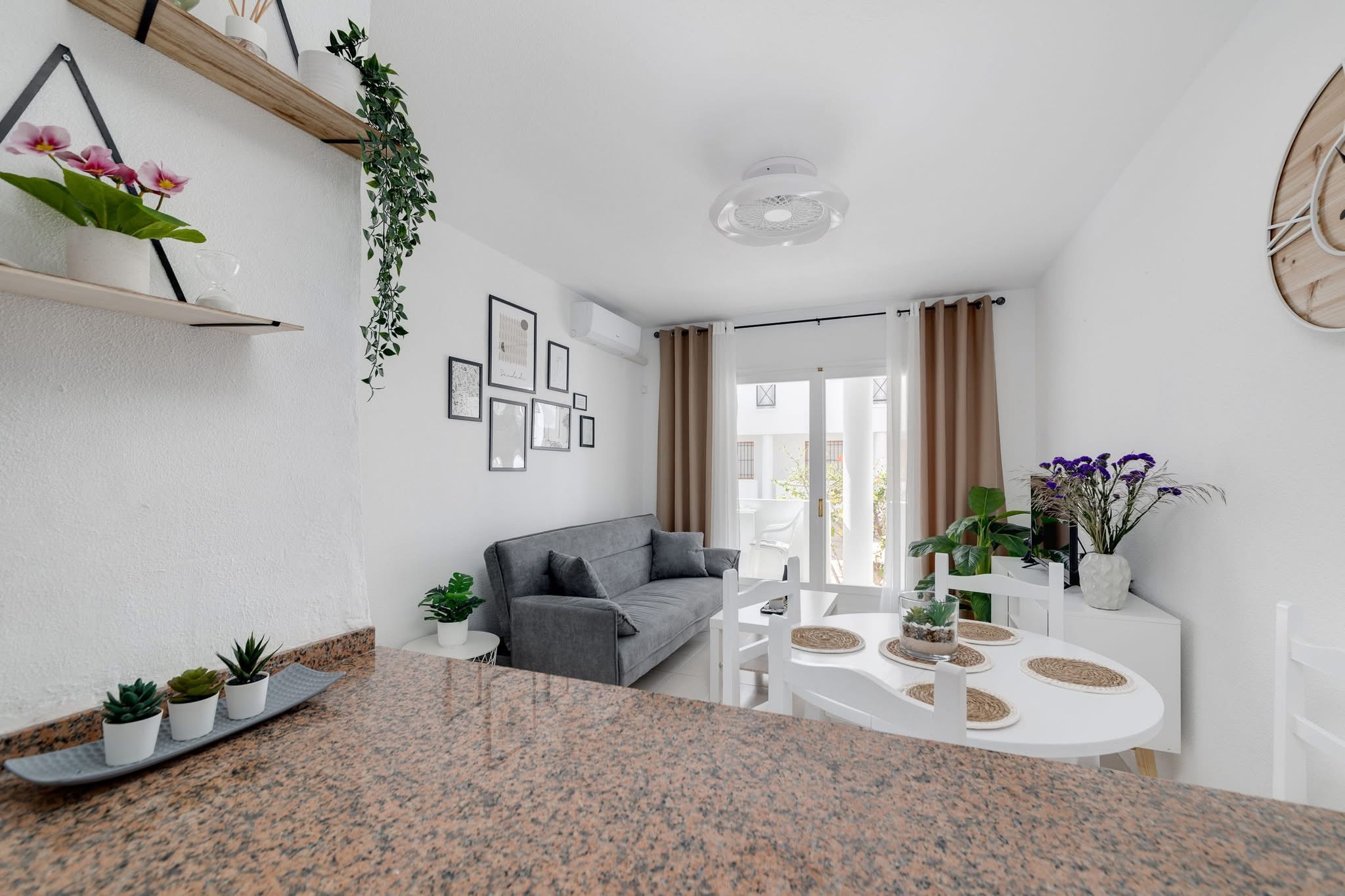 Alquilar Apartamento con 1 dormitorio en 239, Avenida Diego Ramírez Pastor , Torrevieja