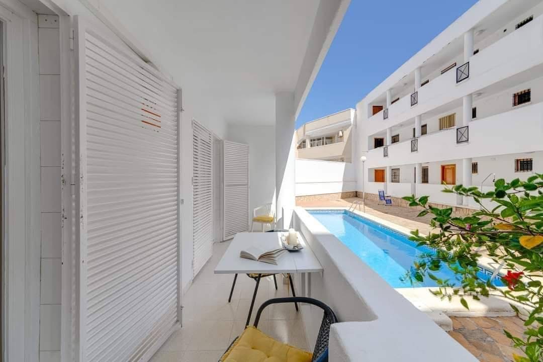 Alquilar Apartamento con 1 dormitorio en 239, Avenida Diego Ramírez Pastor , Torrevieja
