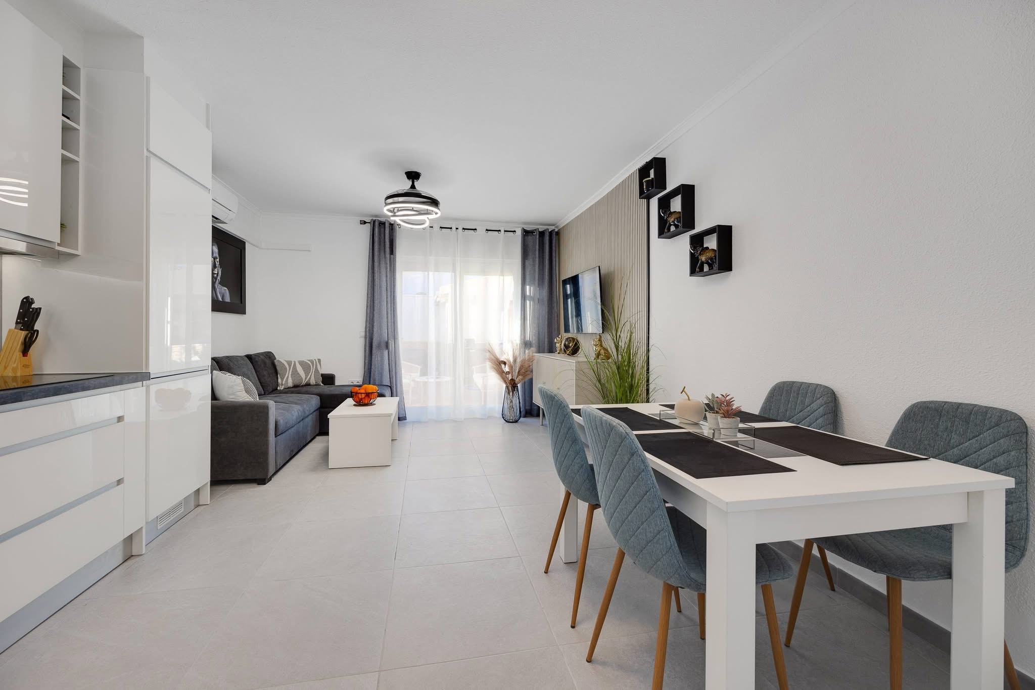 Alquilar Casa con 2 dormitorios en 75, calle Madame Curie, Torrevieja