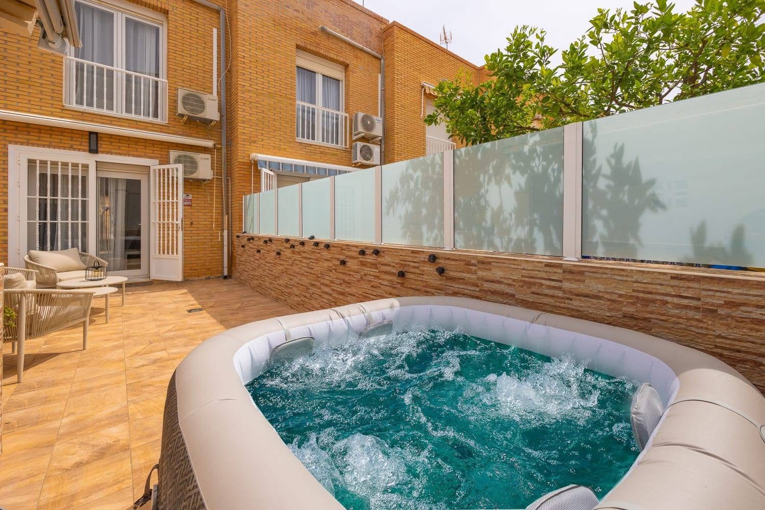 Alquilar Casa con 2 dormitorios en 75, calle Madame Curie, Torrevieja