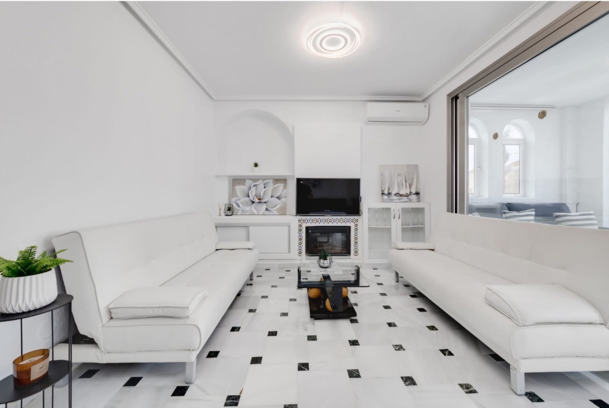 Alquilar Apartamento con 2 dormitorios en 58, C. Gandhi,  Torrevieja