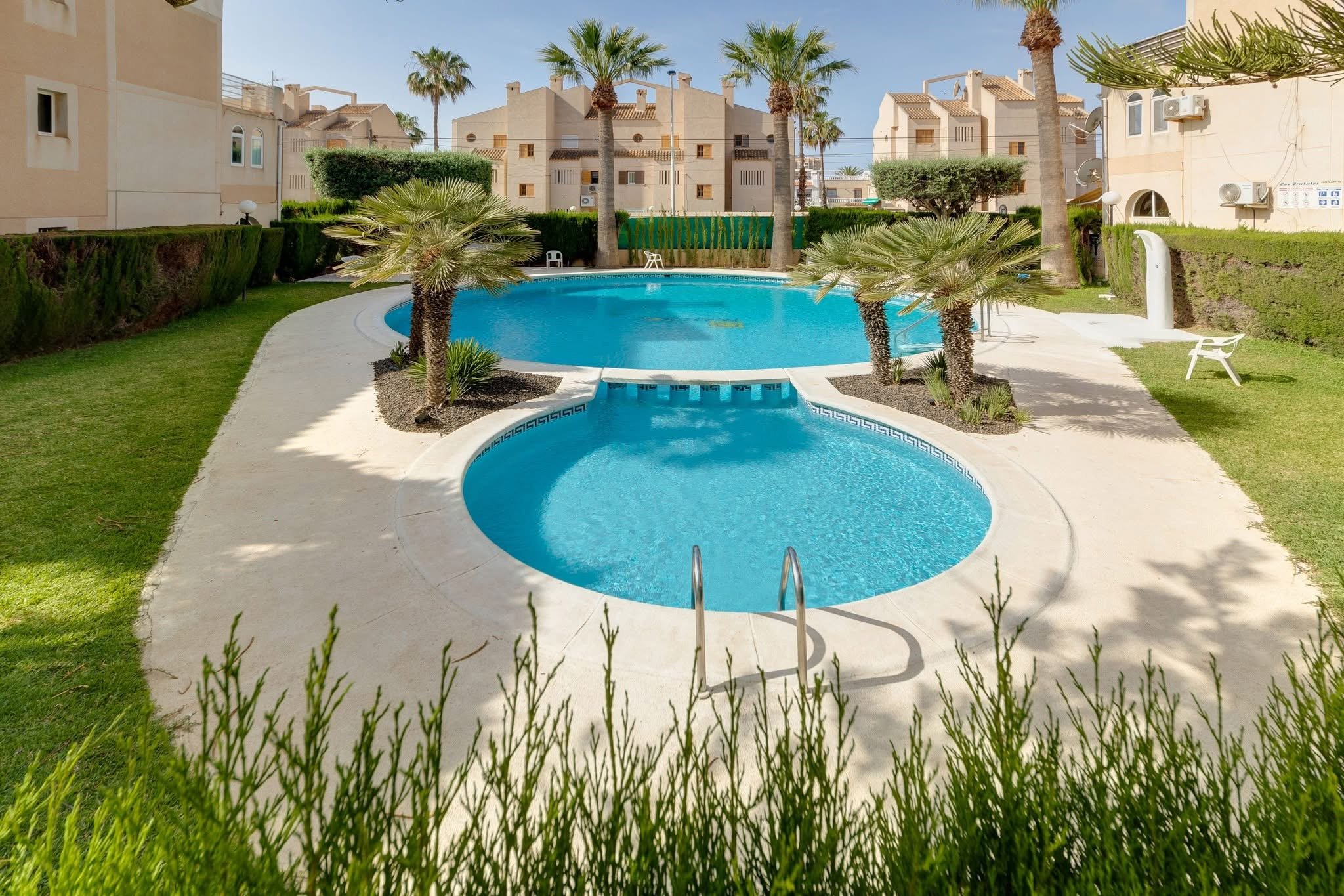 Alquilar Apartamento con 2 dormitorios en 58, C. Gandhi,  Torrevieja