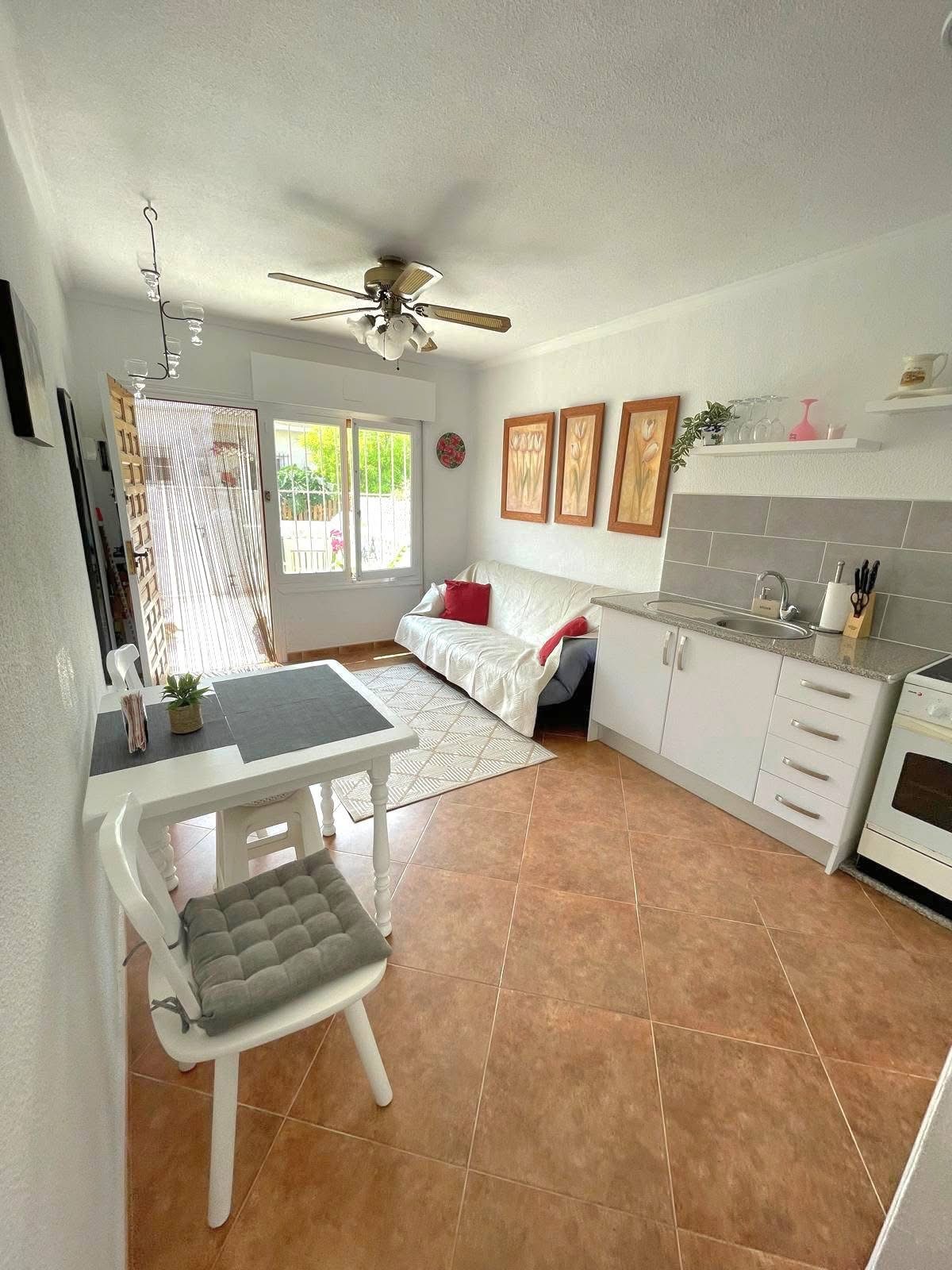 Alquilar Casa adosada con 2 dormitorios en C.la Calandria 194,Torrevieja
