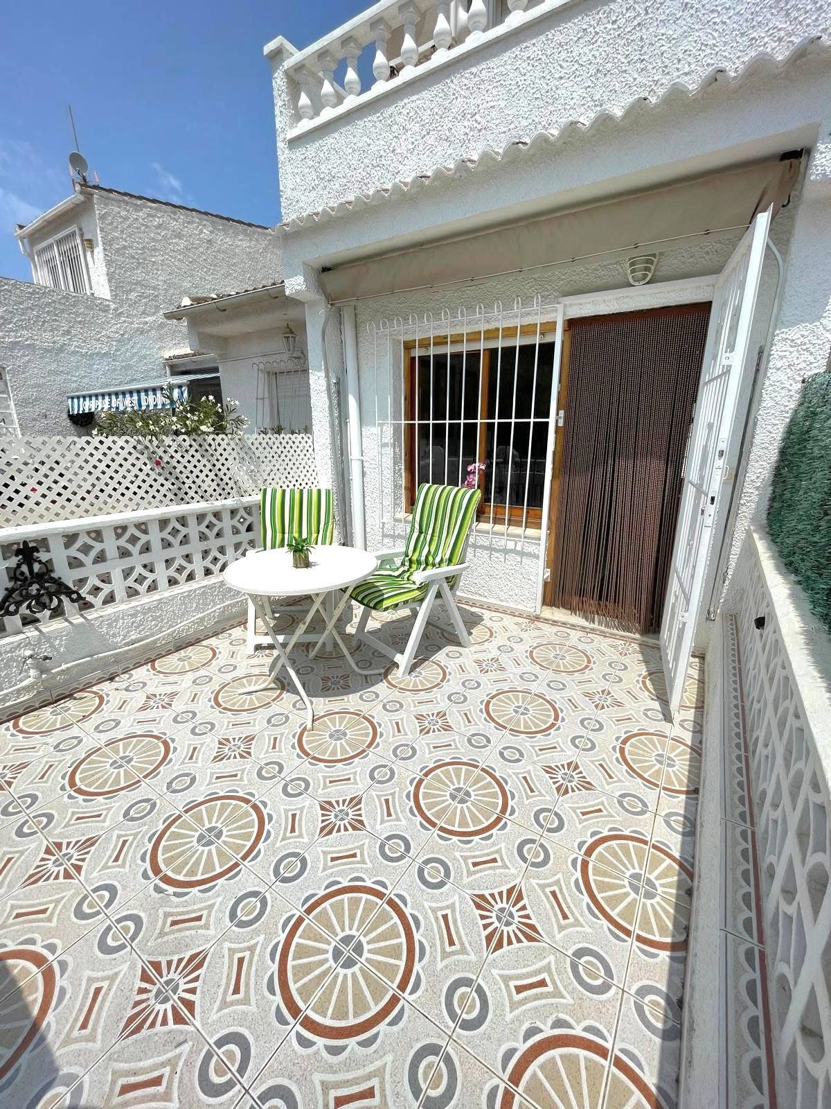 Alquilar Casa adosada con 2 dormitorios en C.la Calandria 194,Torrevieja