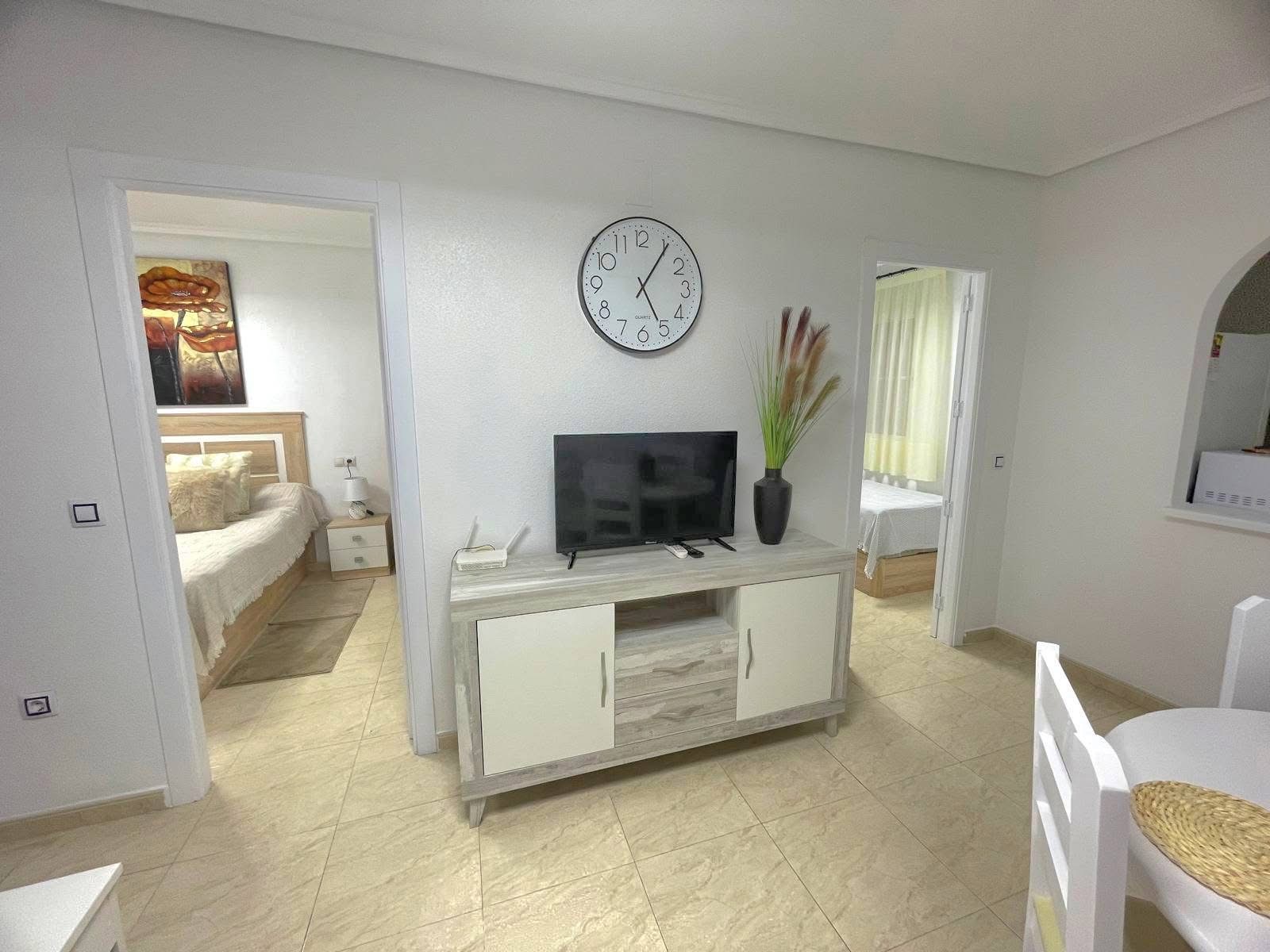 Alquilar Apartamento con 2 dormitorios en Calle la Loma 36, Torrevieja