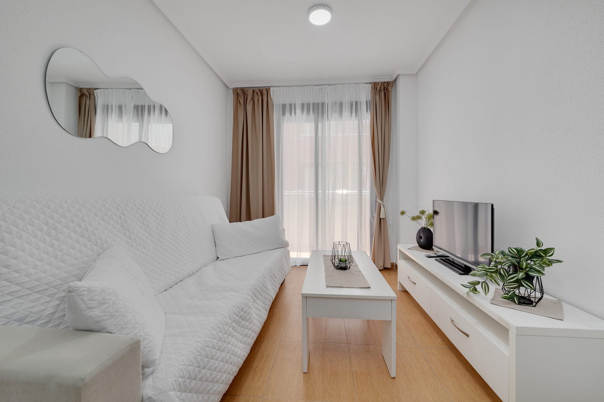 Alquilar Apartamento con 1 dormitorio en C. Finlandia 9, Torrevieja