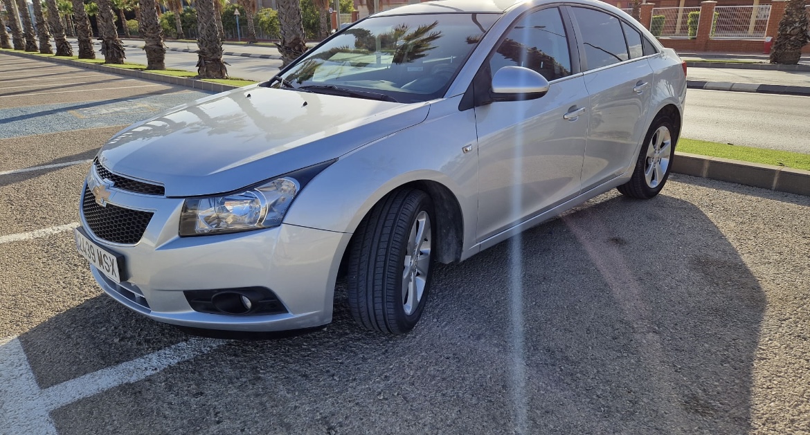 Alquiler de Chevrolet Cruize en Torrevieja: Precios y Condiciones