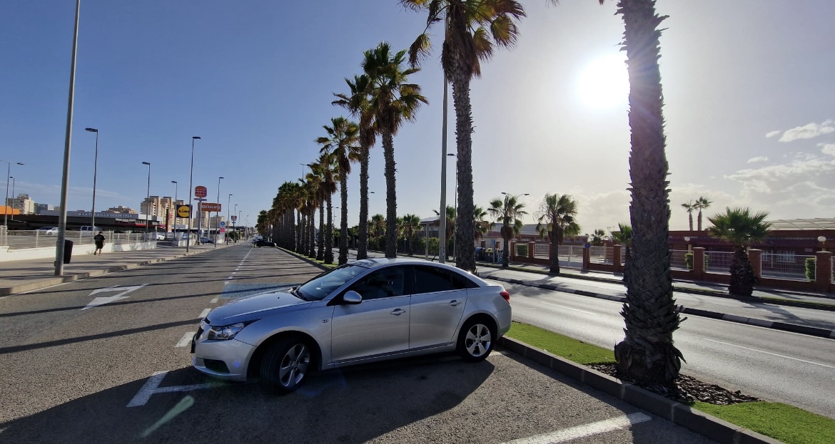 Alquiler de Chevrolet Cruize en Torrevieja: Precios y Condiciones