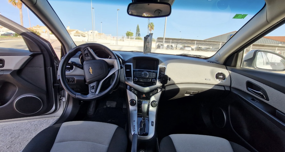 Alquiler de Chevrolet Cruize en Torrevieja: Precios y Condiciones