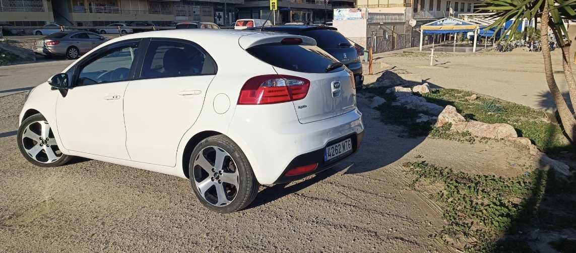 Alquiler de KIA RIO en Torrevieja: Precios y Condiciones