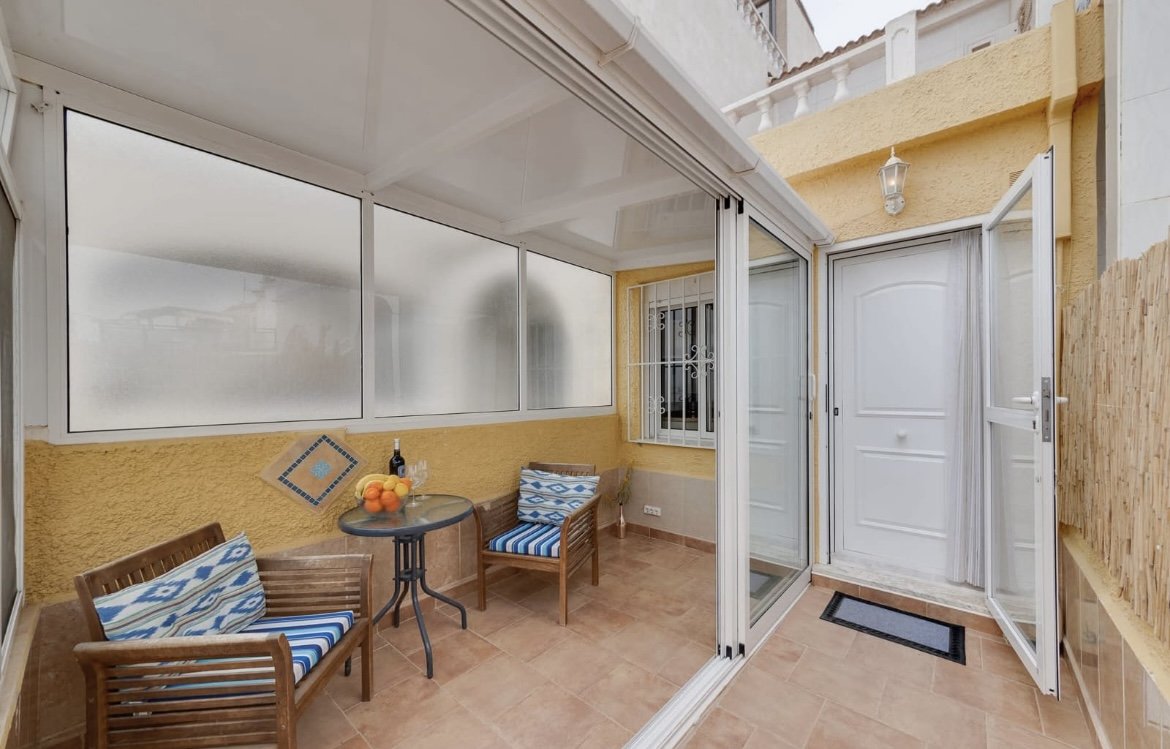 Alquilar Casa adosada con 1 dormitorio en Urano 33, Torrevieja