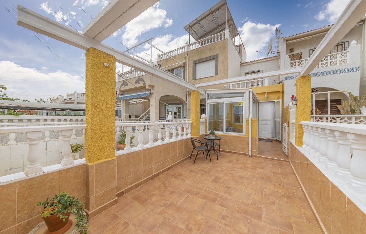 Alquilar Casa adosada con 1 dormitorio en Urano 33, Torrevieja