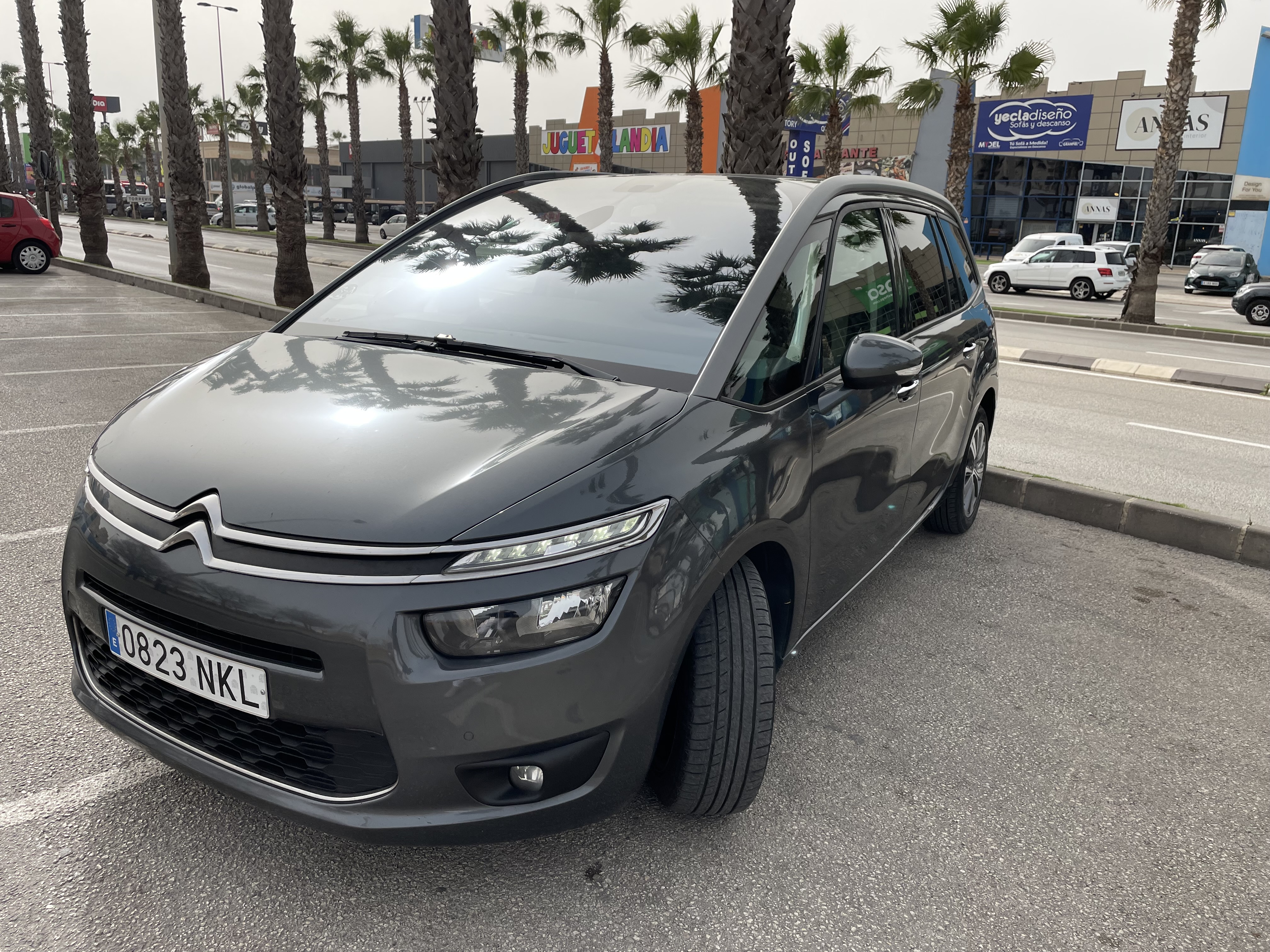 Аренда Citroen C4 Picasso в Торревьехе: цена и условия