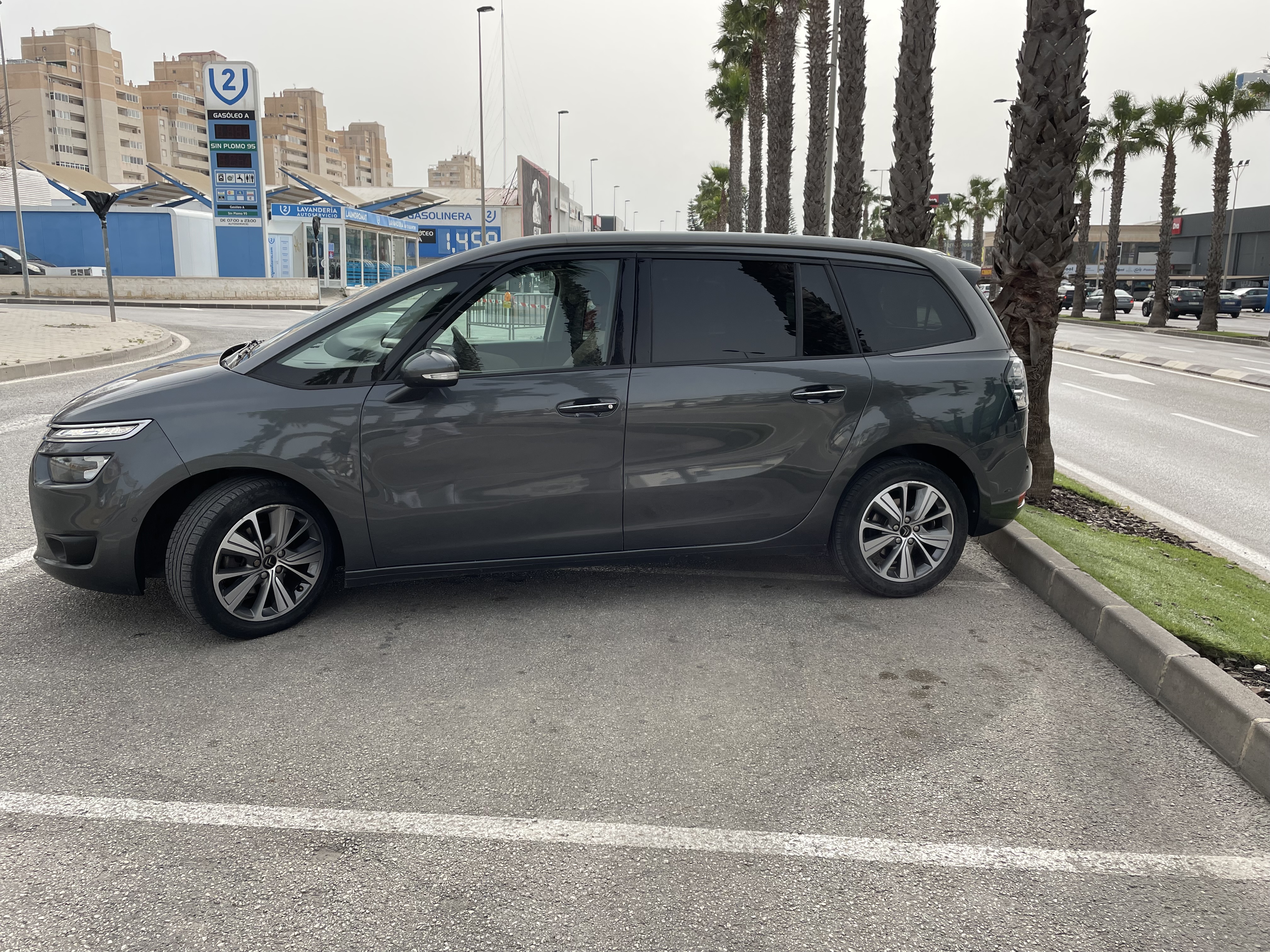Аренда Citroen C4 Picasso в Торревьехе: цена и условия