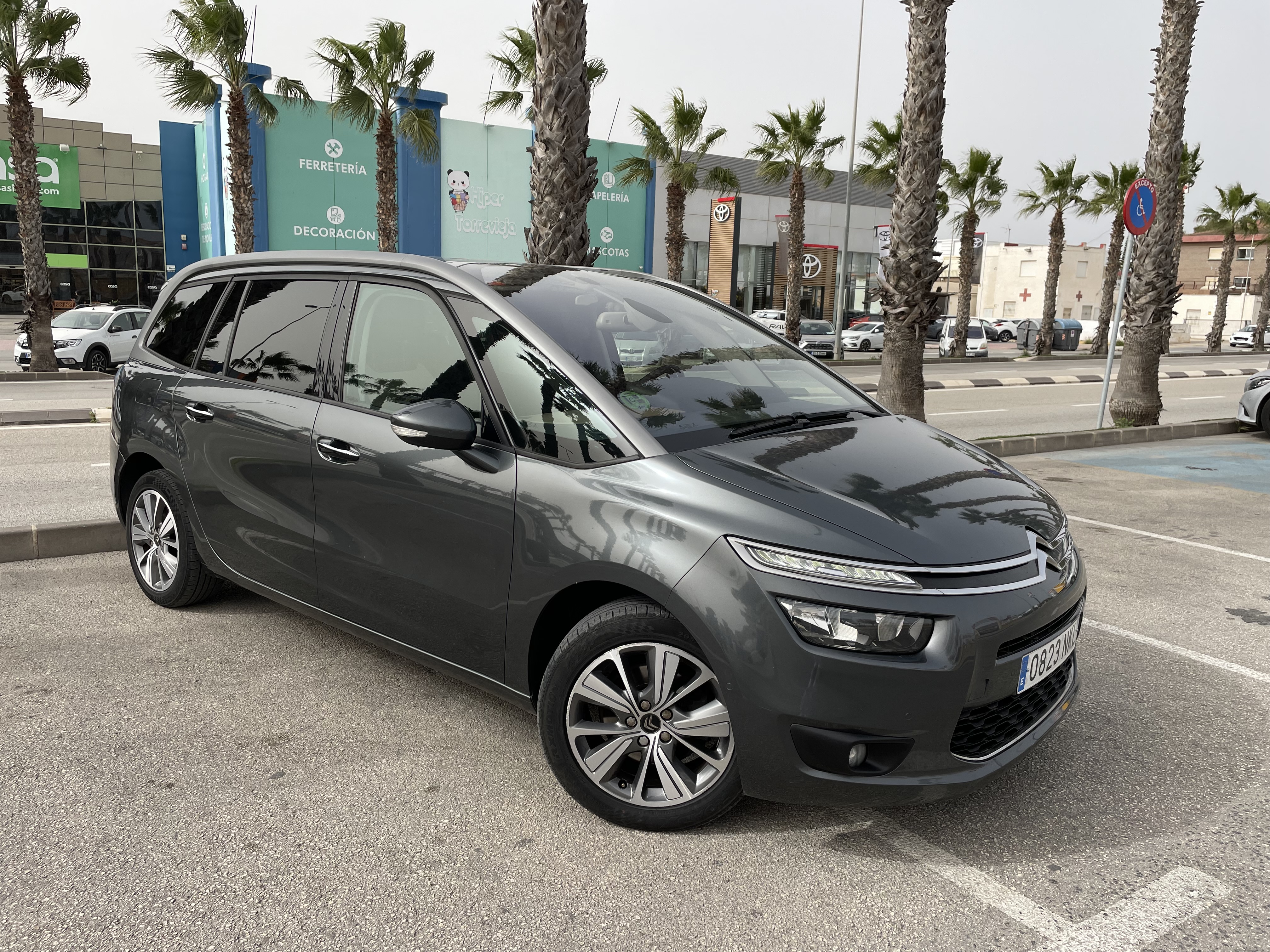 Аренда Citroen C4 Picasso в Торревьехе: цена и условия