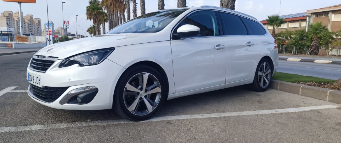 Аренда PEUGEOT 308 SW в Торревьехе: цена и условия