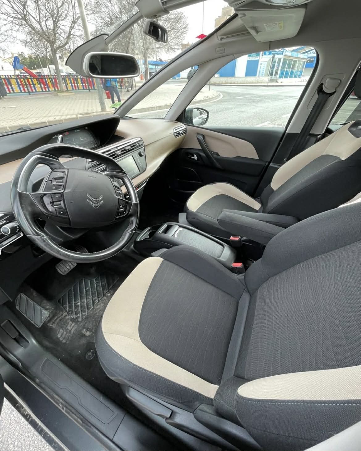 Citroen C4 Picasso nuoma Torreviejoje: kaina ir sąlygos