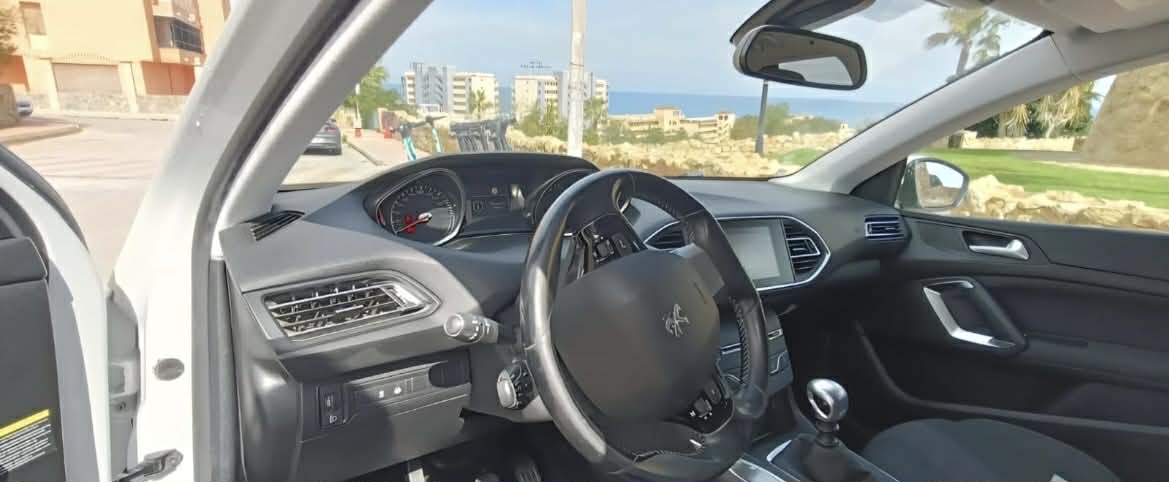 Peugeot 308 SE nuoma Torreviejoje: kaina ir sąlygos