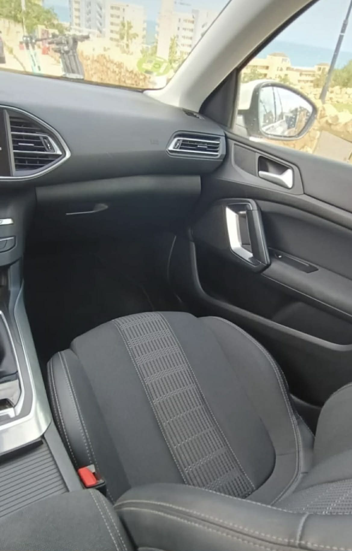 Peugeot 308 SE nuoma Torreviejoje: kaina ir sąlygos
