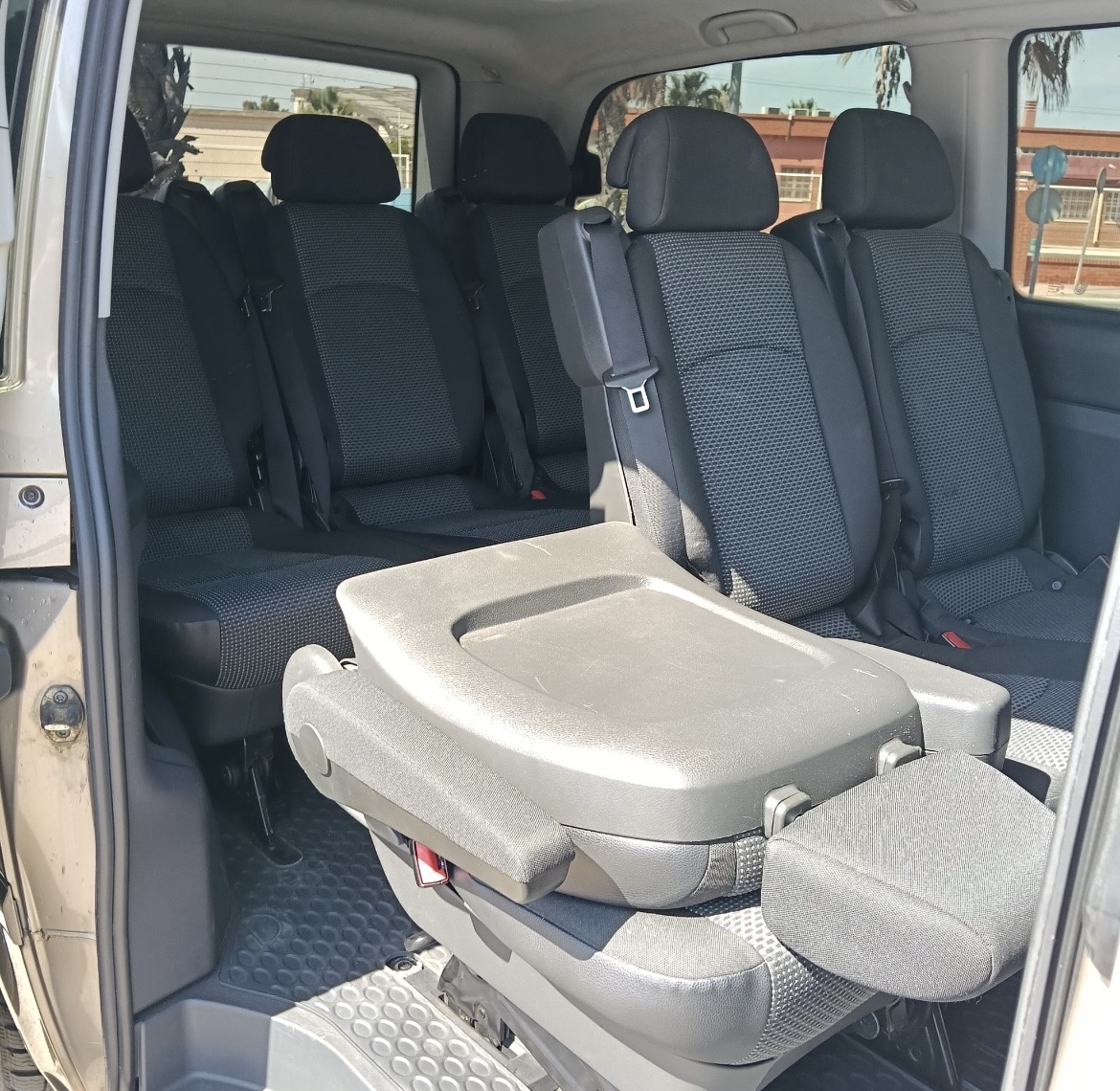 Alquiler de Mercedes-Benz Vito en Torrevieja: Precios y Condiciones