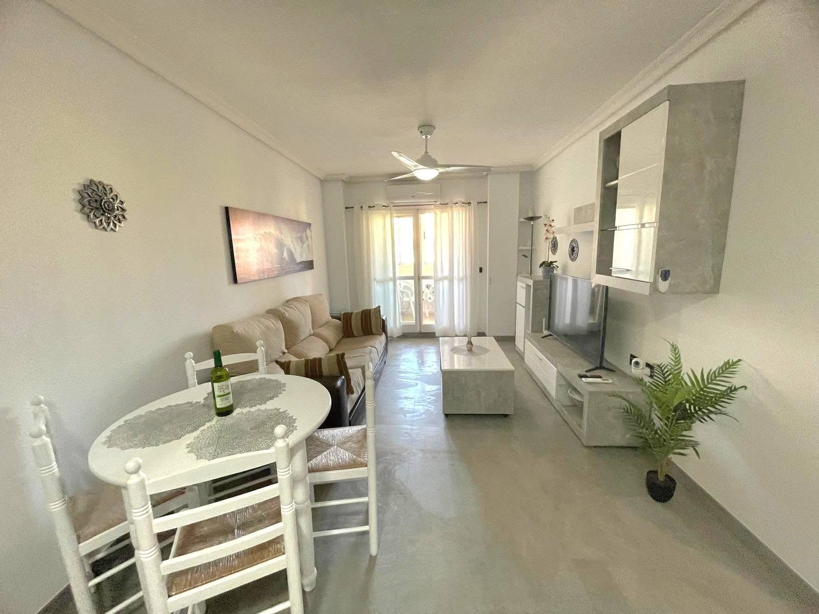 Alquilar Apartamento con 1 dormitorio en Av.de Holanda 28, la Mata