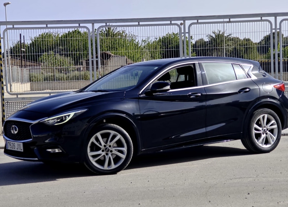 Infiniti Q30 nuoma Torreviejoje: kaina ir sąlygos