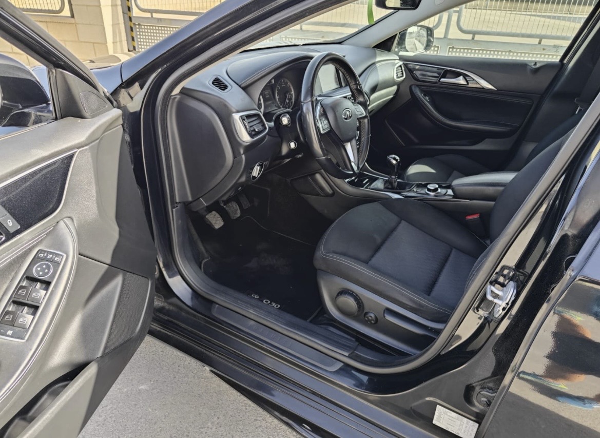 Infiniti Q30 nuoma Torreviejoje: kaina ir sąlygos