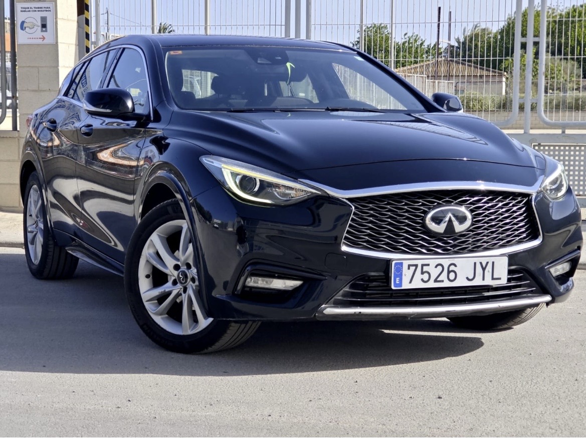 Аренда Infiniti Q30 в Торревьехе: цена и условия